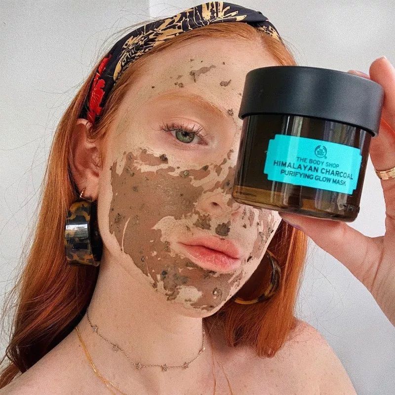 THE BODY SHOP - HIMALAYAN PURIFYING GLOW MASK - HIMALÁJAI BAMBUSZ SZENES TISZTÍTÓ ARCMASZK - 75 ML THE BODY SHOP - HIMALAYAN PURIFYING GLOW MASK - HIMALÁJAI BAMBUSZ SZENES TISZTÍTÓ ARCMASZK - 75 ML