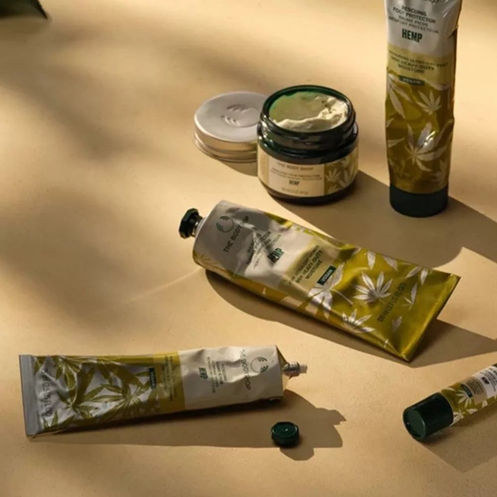 THE BODY SHOP - HEMP VEGAN RESCUING HAND CREAM - KENDERMAGOLAJOS VEGÁN KÉZKRÉM - 100 ML THE BODY SHOP - HEMP VEGAN RESCUING HAND CREAM - KENDERMAGOLAJOS VEGÁN KÉZKRÉM - 100 ML